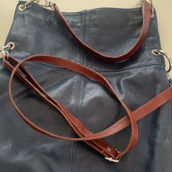 SOLDNavy leather tote bag, made in Italy, with burgundy i setts at sides, EUC - Picture 3 of 8
